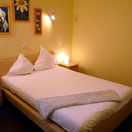 Hostal Goyal Pizarro Madrid Eksteriør billede