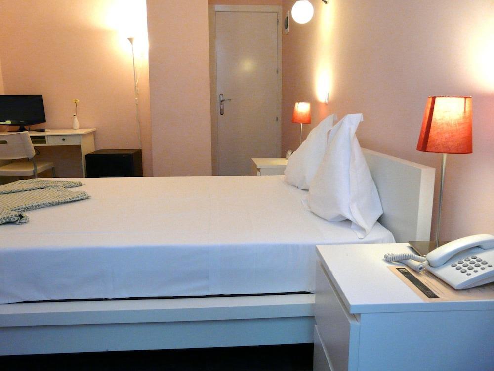 Hostal Goyal Pizarro Madrid Eksteriør billede