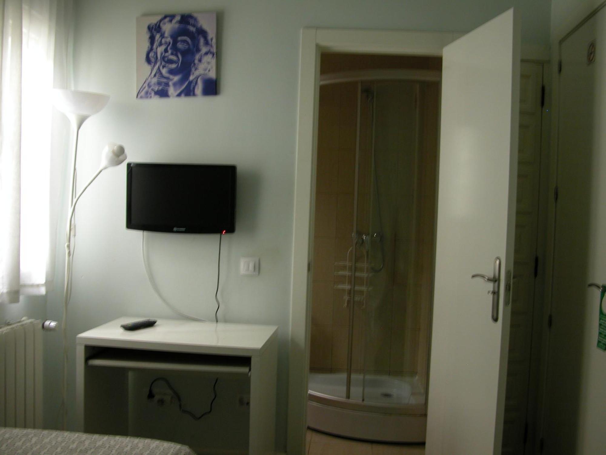 Hostal Goyal Pizarro Madrid Værelse billede