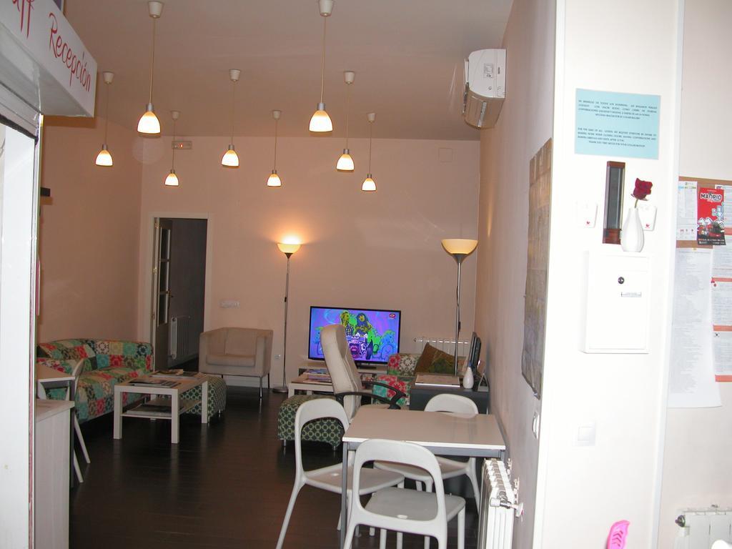 Hostal Goyal Pizarro Madrid Eksteriør billede