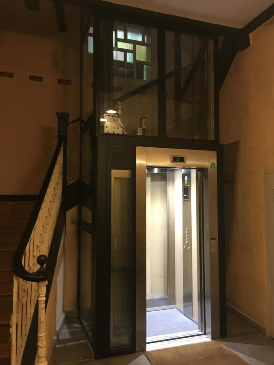 Hostal Goyal Pizarro Madrid Eksteriør billede