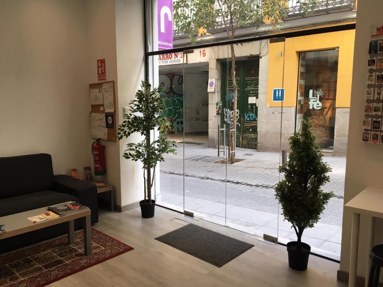 Hostal Goyal Pizarro Madrid Eksteriør billede